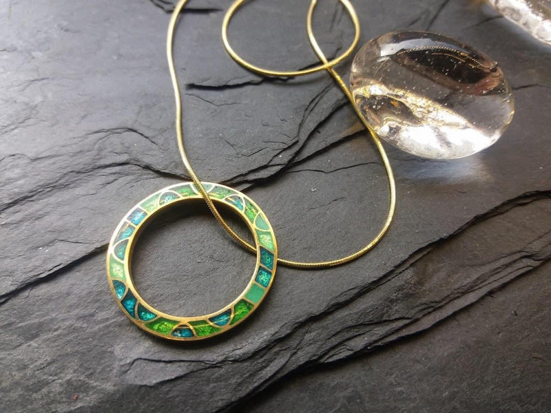 მოოქროვილი გულსაკიდი მინანქარში