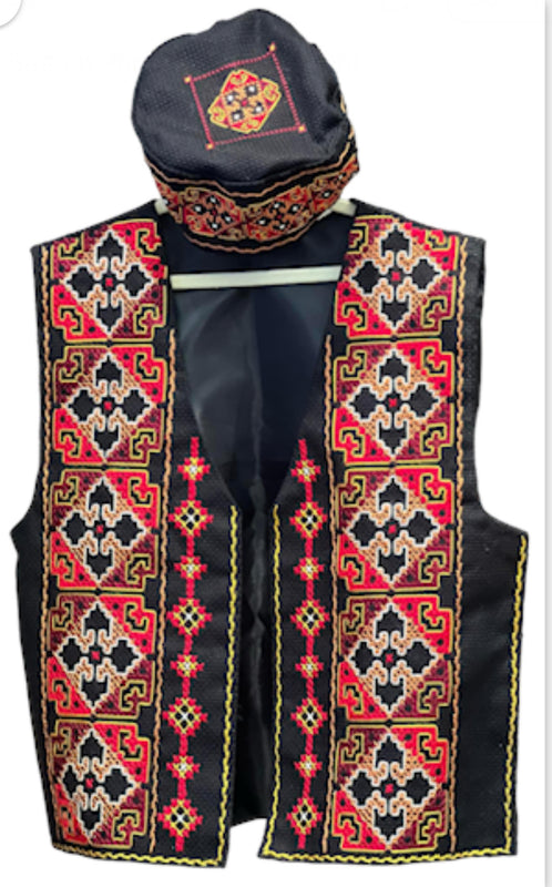 ბიჭის ჟილეტი და ქუდი ( მოქარგული, ქართული ორნამენტი)