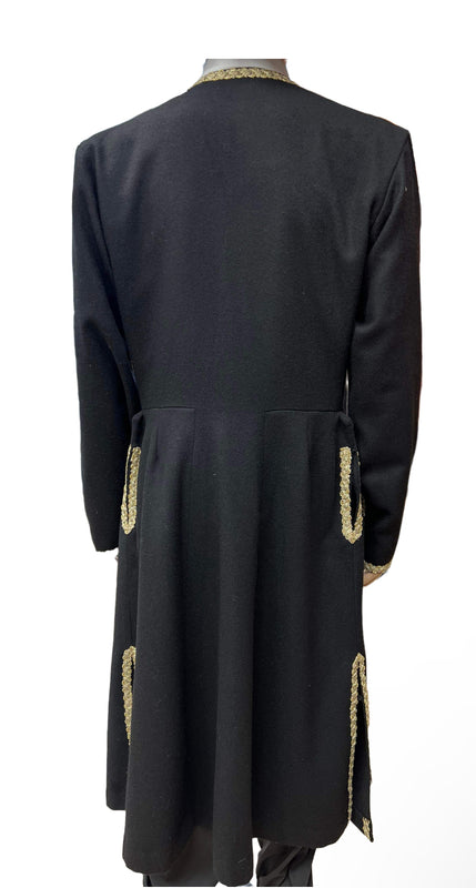 მამაკაცის მოქარგული შავი შალის ჩოხა