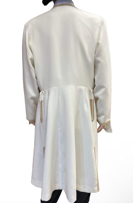 მამაკაცის მოქარგული თეთრი ჩოხა - ახალუხი - ქილები