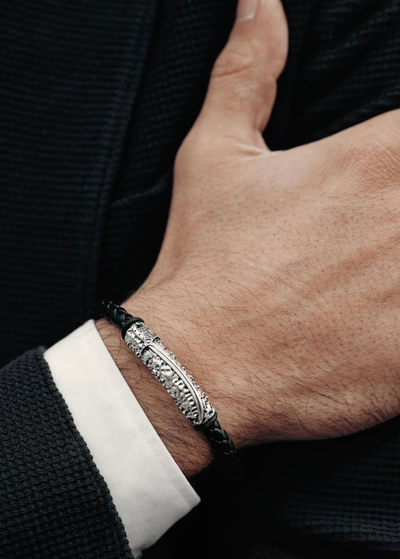 ტყავი და ვერცხლი – ერეკლე მეფის ხმალი