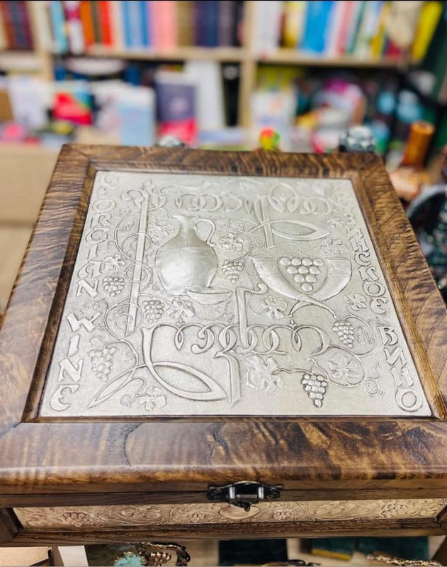 ხელნაკეთი ღვინის სასაჩუქრე ყუთი- სამი ქართული ღვინო