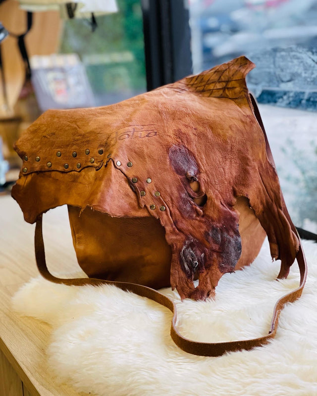 ხელნაკეთი ტყავის ჩანთა-  Fotia