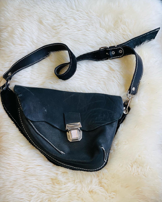 ხელნაკეთი ტყავის ჩანთა-  Fotia