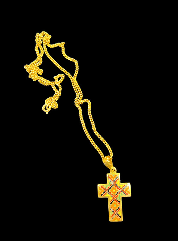 მოოქროვილი ჯვარი მინანქარში თავისივე ჯაჭვით