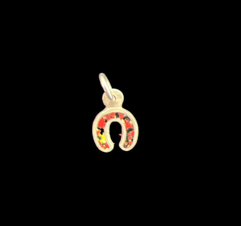 ვერცხლის გულსაკიდი მინანქრით- ქართული ასო "ი"