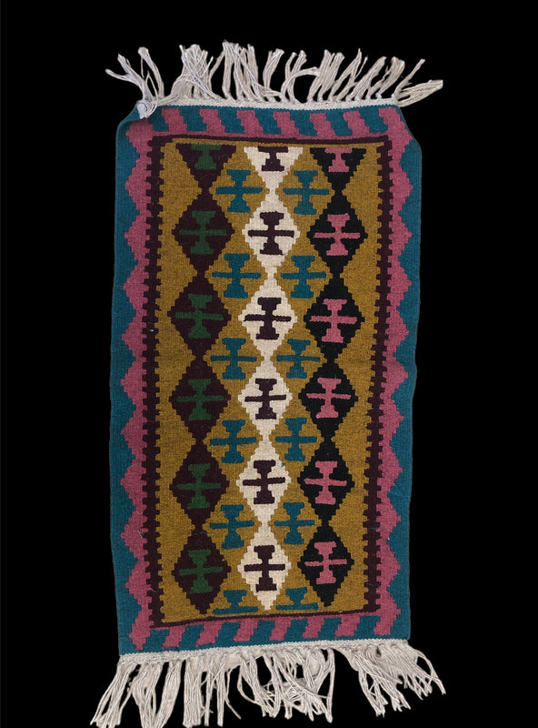 ხელნაკეთი ფარდაგი