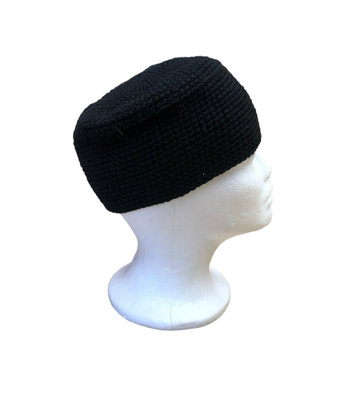 შავი ნაქსოვი ქუდი