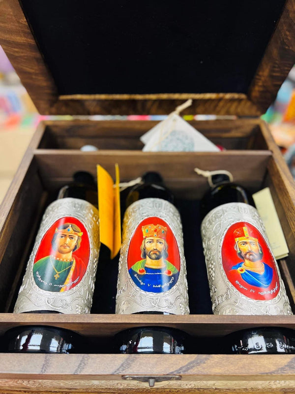 ხელნაკეთი ღვინის სასაჩუქრე ყუთი- სამი ქართული ღვინო