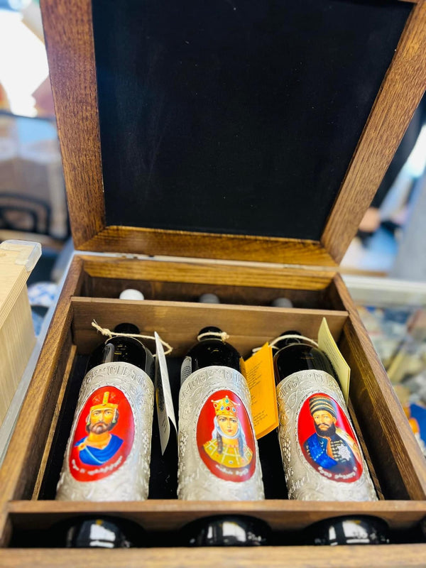 ხელნაკეთი ღვინის სასაჩუქრე ყუთი- სამი ქართული ღვინო